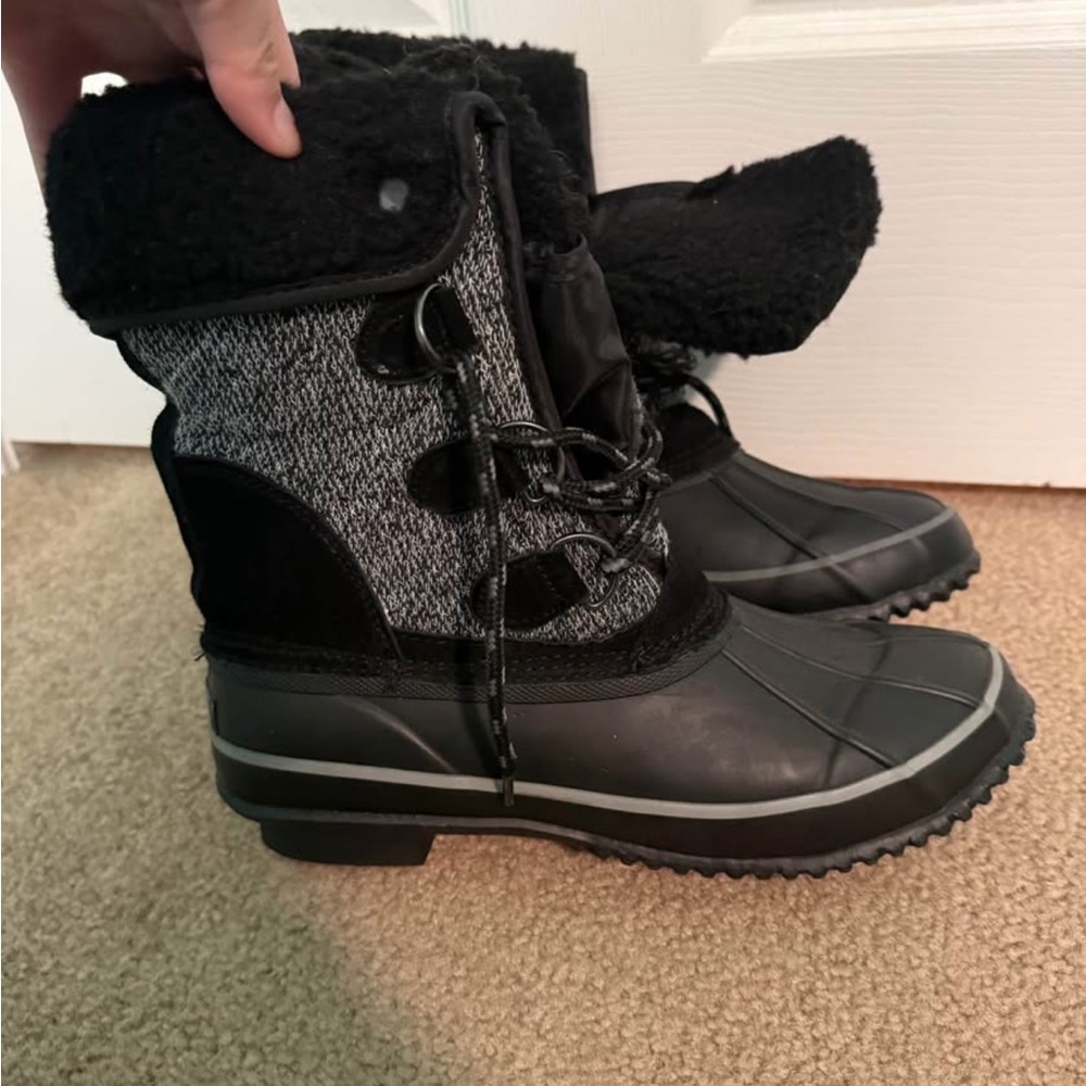Women’s Snow Boots- Like New